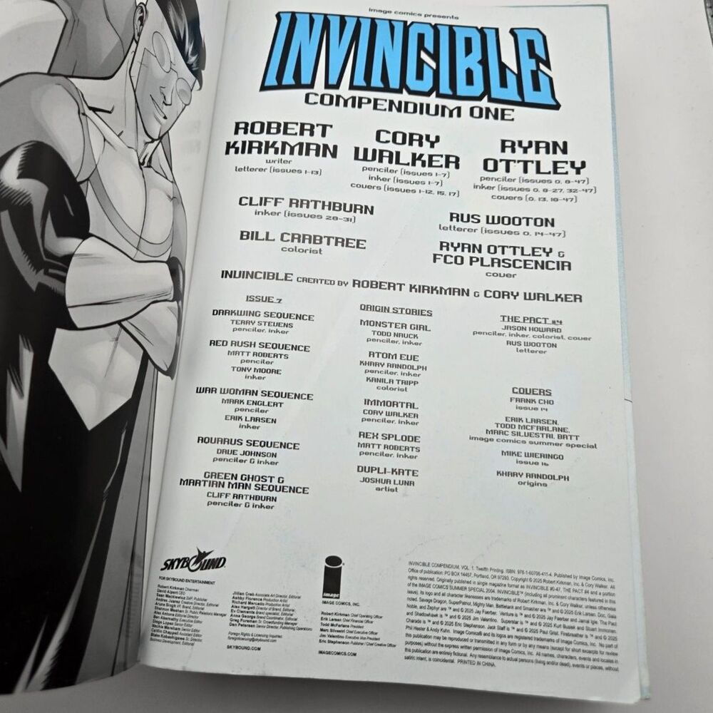 Invincible Compendium One by Robert Kirkman – Graphic Novel (Damaged) - Picture 7 of 13